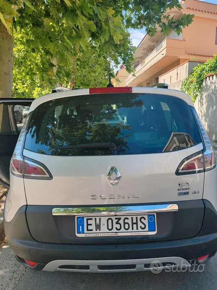 Usata Renault Scénic 110 CV (80 kW) 2014 Grigio Monovolume
