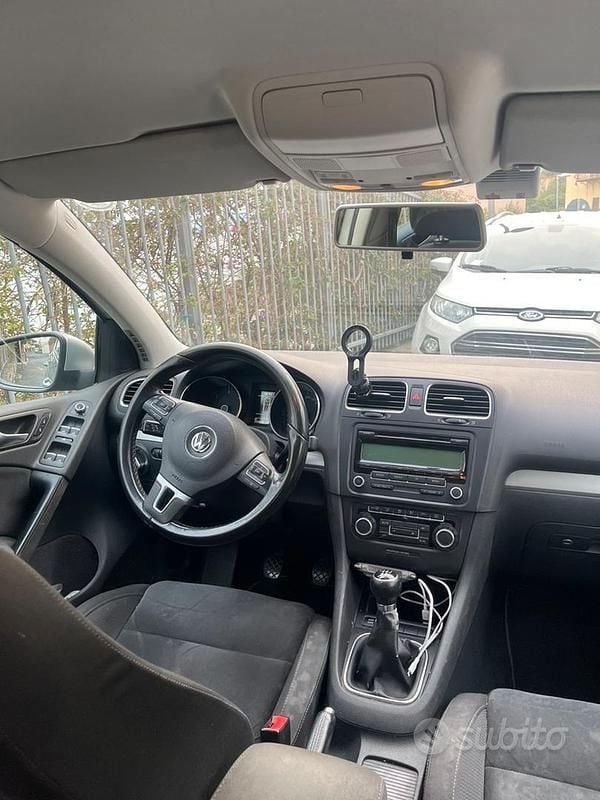 Usado VW Golf VI 105 CV (77 kW) 2010 Gris Utilitario