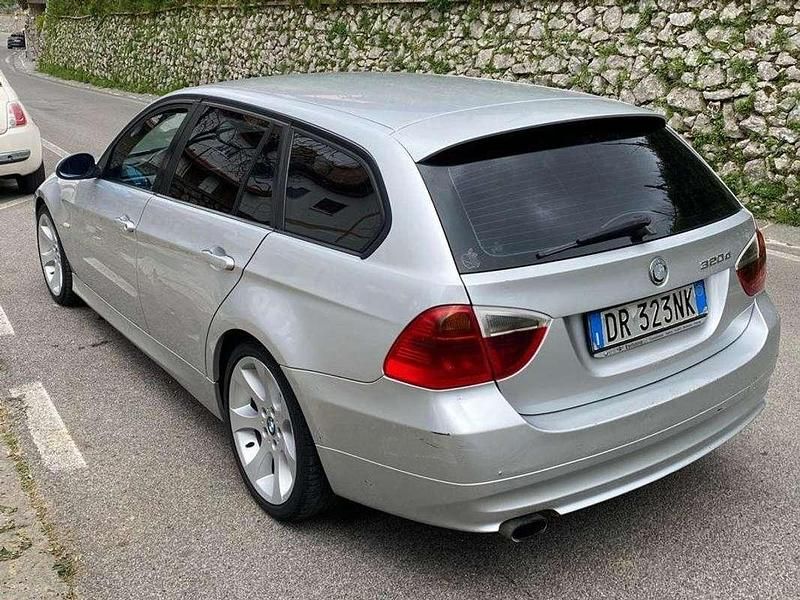 Grigio Usata 2008 BMW 320 Station wagon | 2500 € (Super prezzo) - Immagine 1/4
