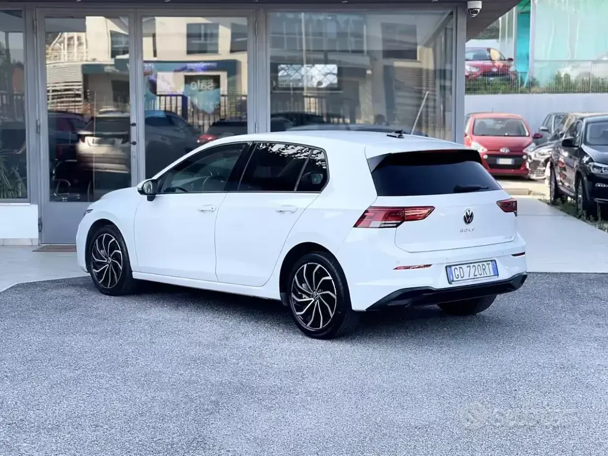 Usata VW Golf VIII Life 110 CV (80 kW) 2021 Bianco Berlina