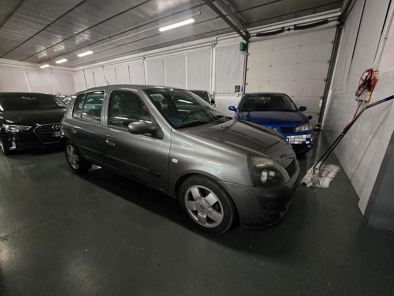 Argento Usata 2003 Renault Clio II Initiale Berlina | 1300 € (Buon prezzo) - Immagine 1/4