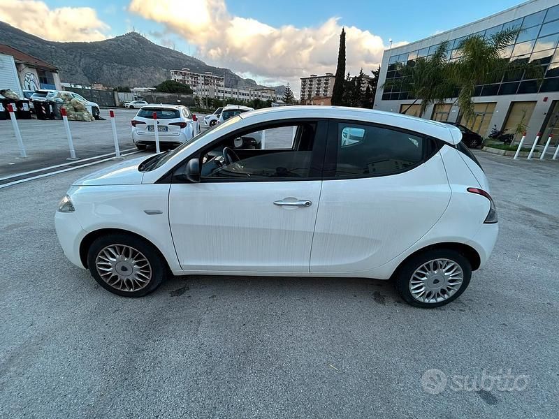 Usata Lancia Ypsilon 2017 Bianco Utilitaria