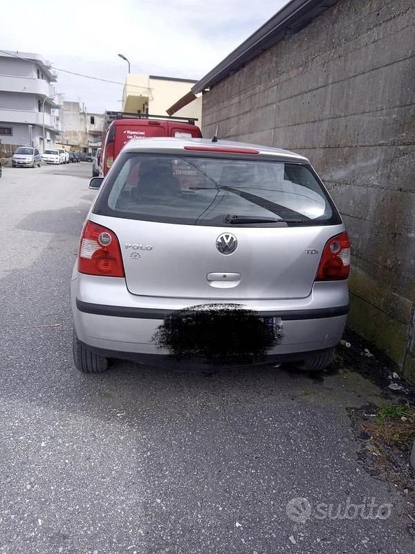 Usata VW Polo 64 CV (47 kW) 2004 Grigio Utilitaria