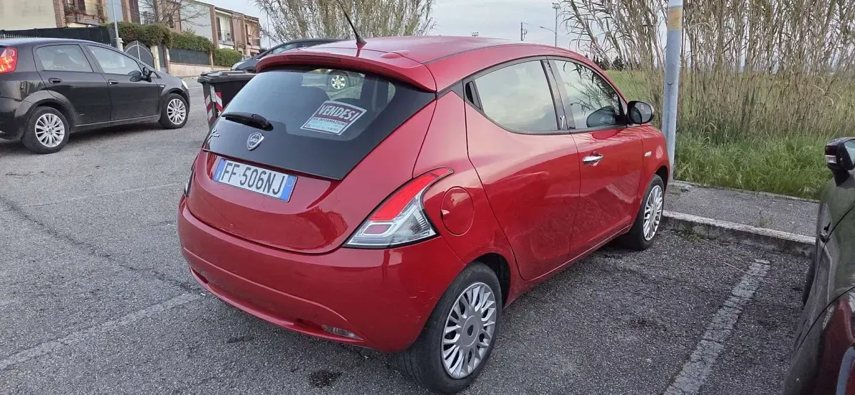 Begagnad Lancia Ypsilon Silver 69 HK (50 kW) 2015 Röd Halvkombi