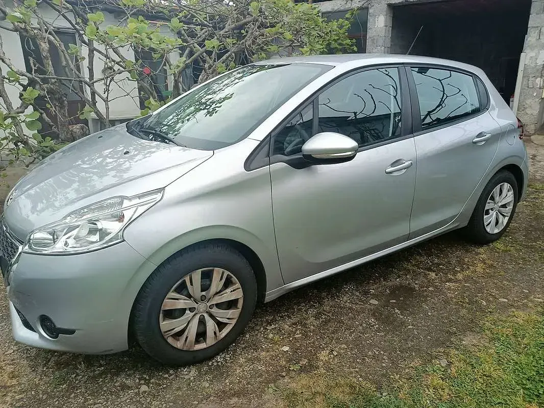 Usata Peugeot 208 82 CV (60 kW) 2013 Argento Utilitaria