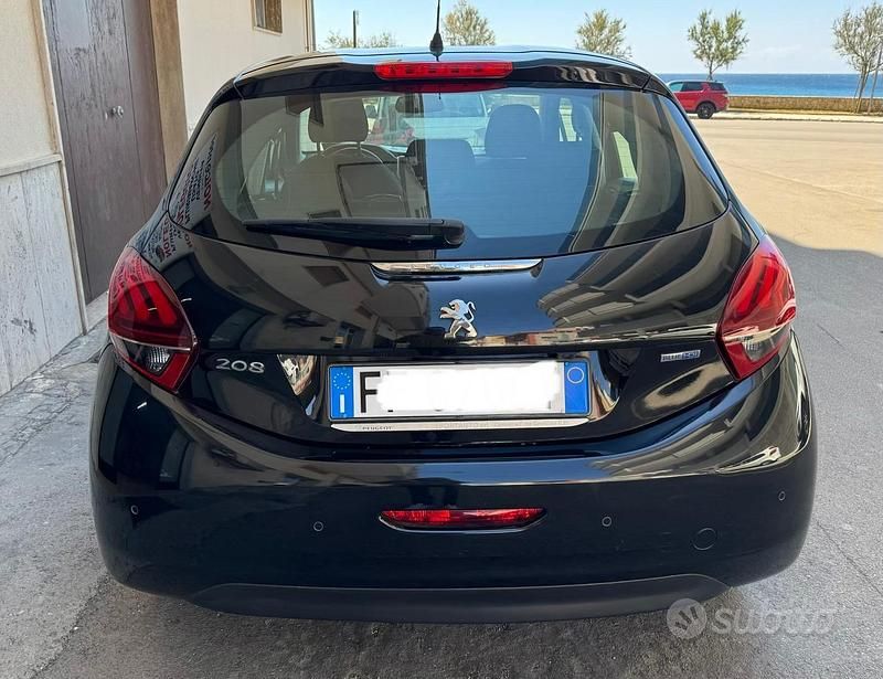 Usata Peugeot 208 Active 75 CV (55 kW) 2016 Nero Utilitaria