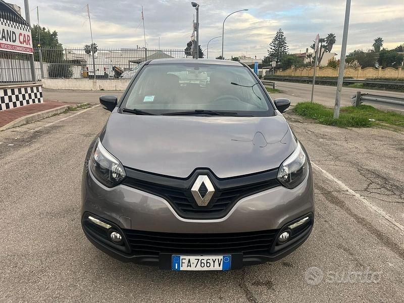 Usata Renault Captur Life 89 CV (65 kW) 2015 Grigio SUV