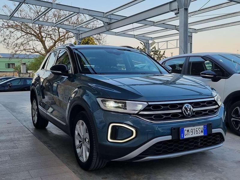 Usata VW T-Roc Style 110 CV (80 kW) 2023 Blu/azzurro SUV