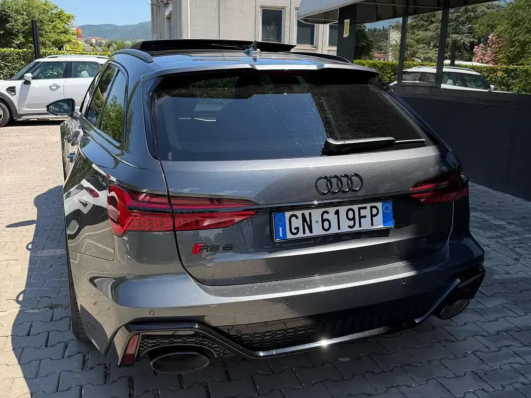 Usata Audi RS6 600 CV (441 kW) 2022 Grigio Station wagon