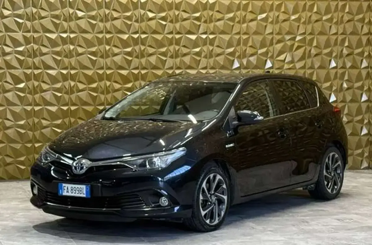 Usata Toyota Auris Hybrid 99 CV (72 kW) 2015 Blu/azzurro Station wagon