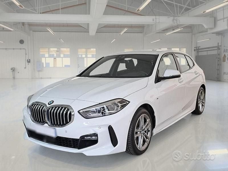 Bianco Usata 2023 BMW 116 M Sport Utilitaria | 27.450 € (Buon prezzo) - Immagine 1/4