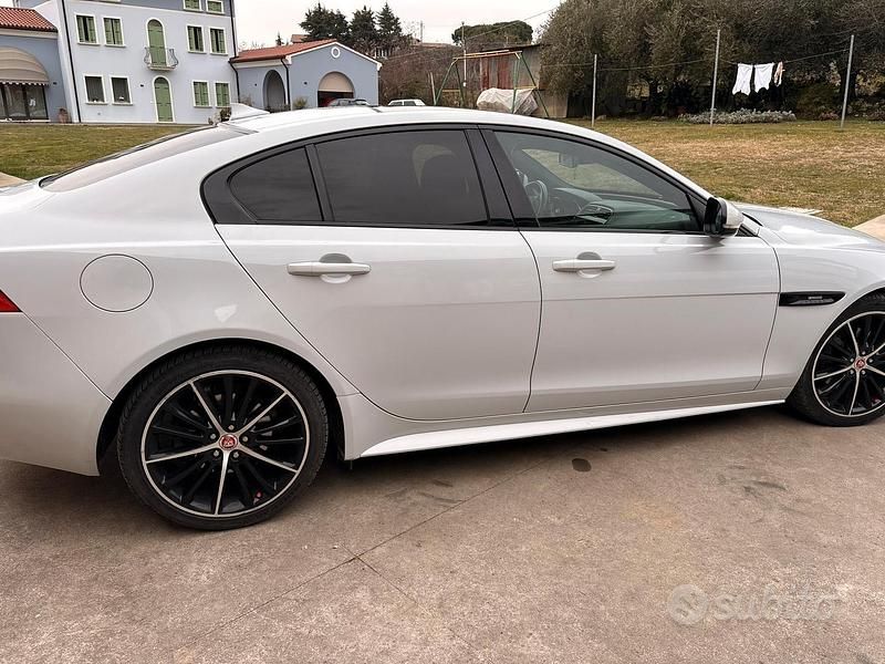 Usata Jaguar XE 180 CV (132 kW) 2016 Bianco Berlina