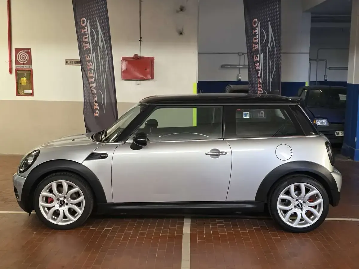 Usata Mini Cooper Pepper 120 CV (88 kW) 2009 Argento Utilitaria