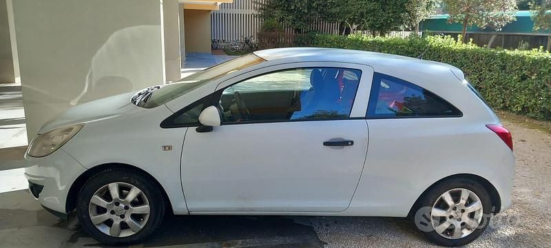 Usata Opel Corsa 45 CV (33 kW) 2008 Bianco Berlina