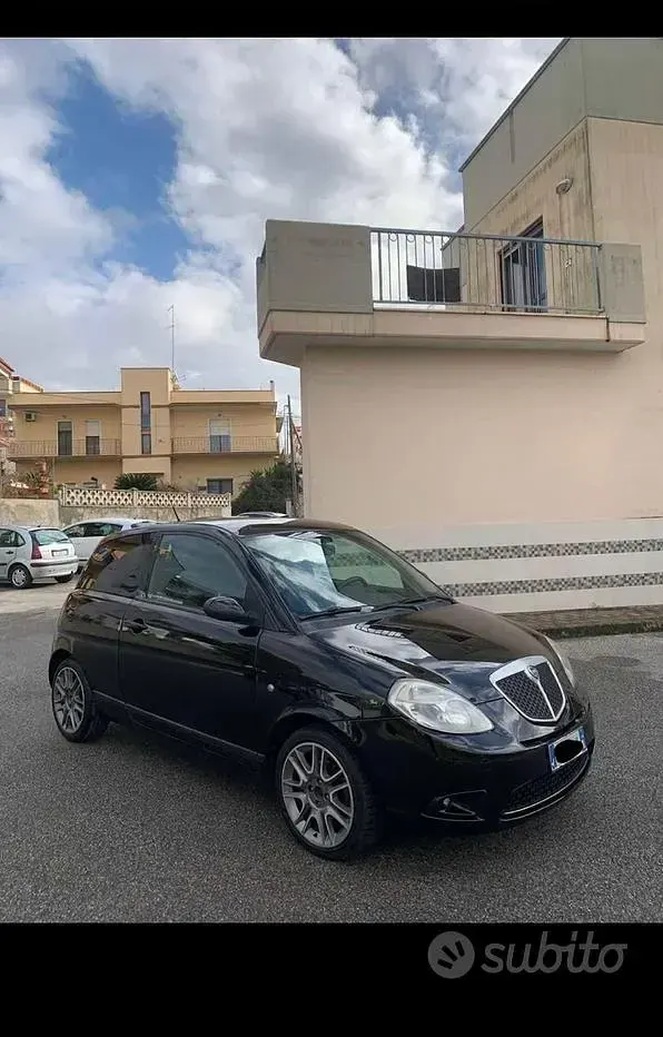 Usata Lancia Ypsilon 105 CV (77 kW) 2008 Nero Utilitaria
