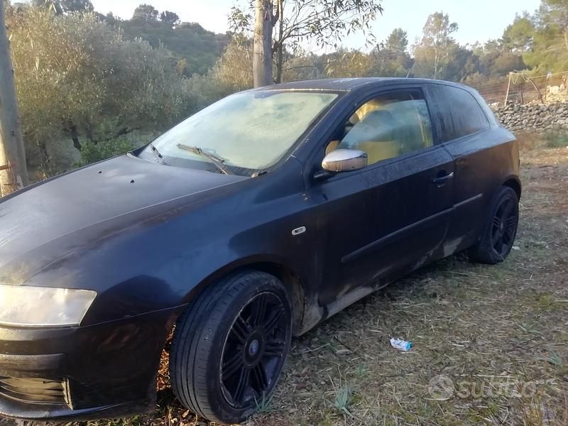 Usata 2000 Fiat Stilo Due volumi | 1800 € (Cara) - Immagine 1/3