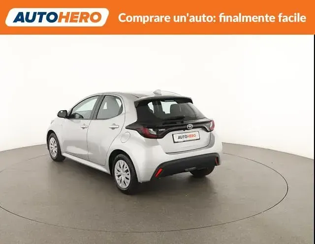 Usata Toyota Yaris Active 92 CV (67 kW) 2021 Argento Utilitaria
