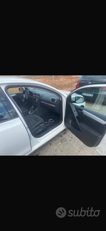 Usata VW Golf VI 105 CV (77 kW) 2011 Bianco Utilitaria