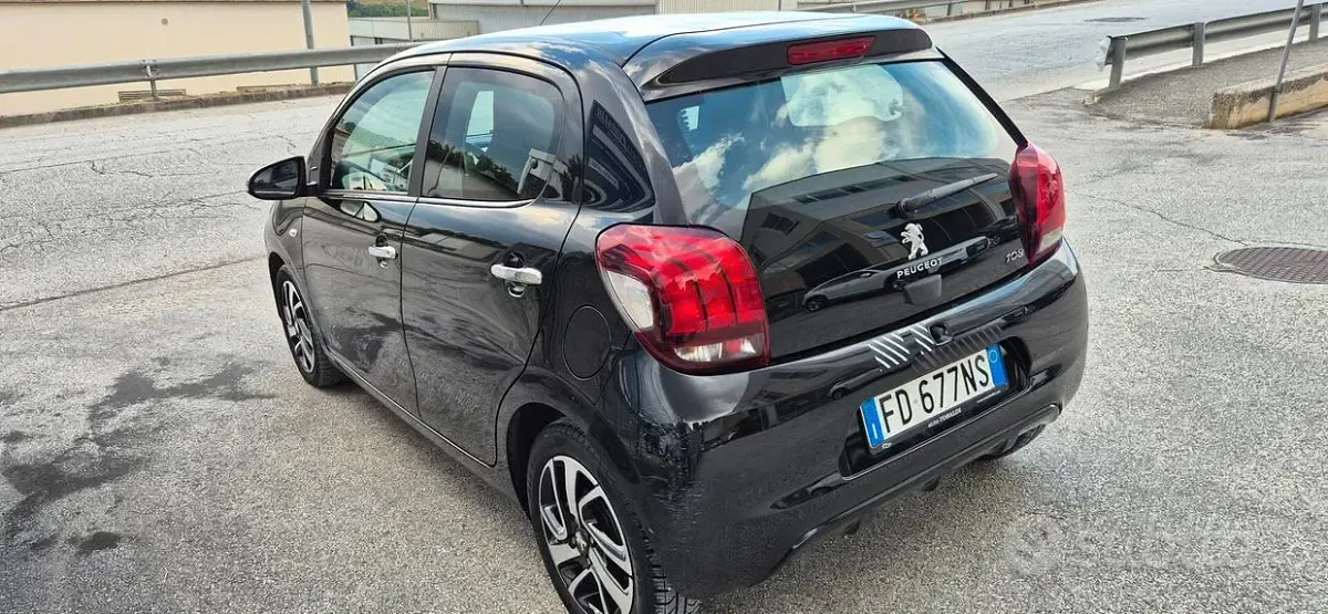 Usata Peugeot 108 Active Top 69 CV (50 kW) 2016 Nero Berlina