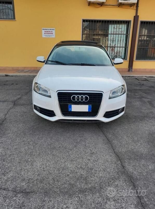 Bianco Usata 2012 Audi A3 S-Line Due volumi | 10.000 € (Cara) - Immagine 1/4