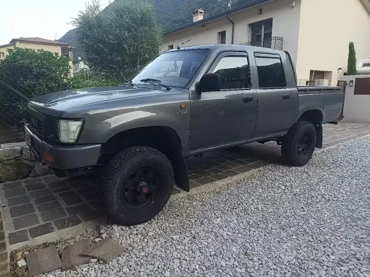 Usata Toyota HiLux 83 CV (61 kW) 1990 Pick-up