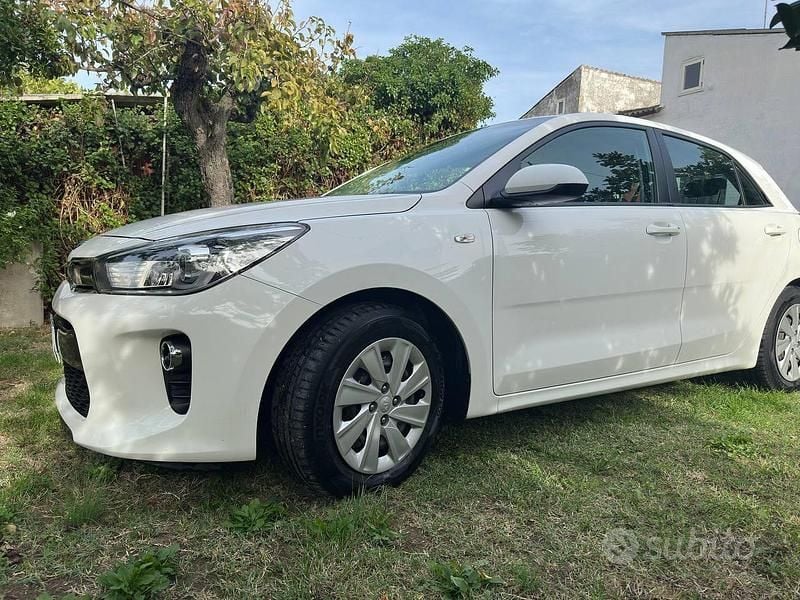 Usata Kia Rio 90 CV (66 kW) 2018 Bianco Berlina