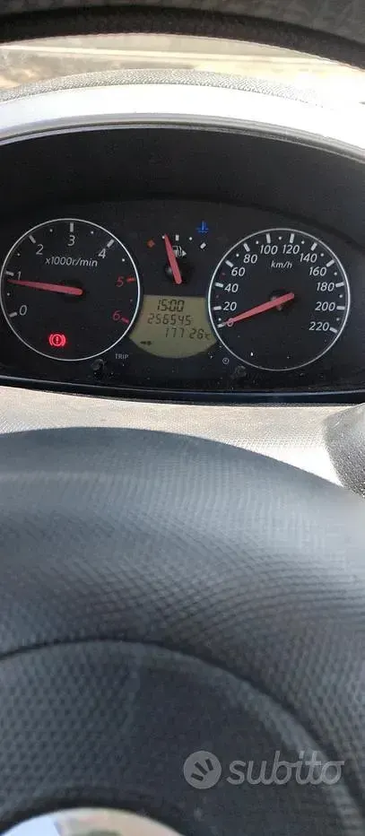Usata Nissan Micra 65 CV (47 kW) 2005 Grigio Berlina