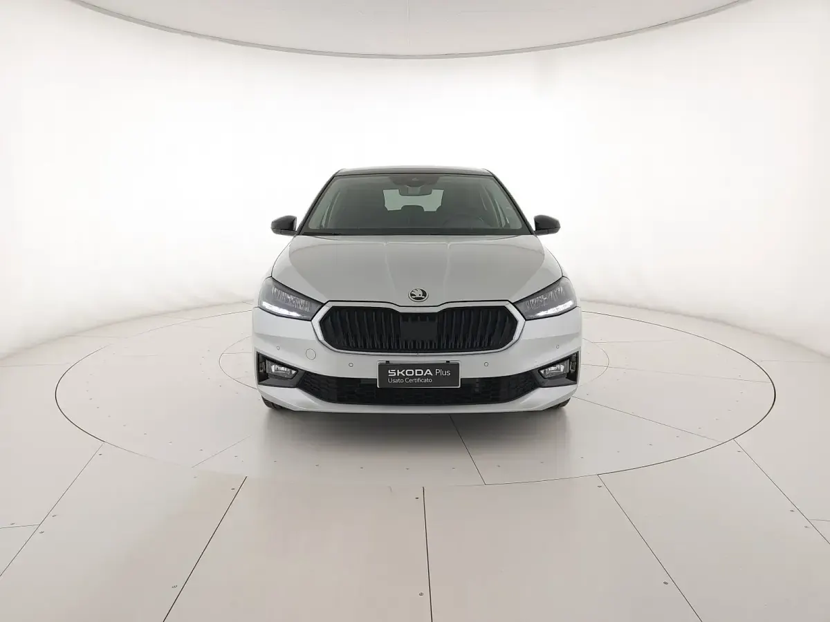 Usata Skoda Fabia 95 CV (69 kW) 2025 Argento brillante metallizzato nero tulipano perlato Utilitaria