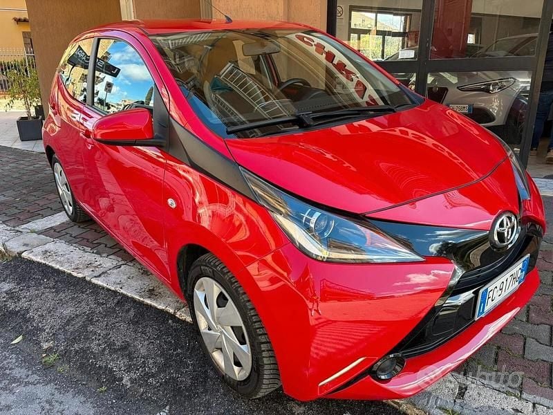 Usata Toyota Aygo X-clusiv 69 CV (50 kW) 2016 Rosso Utilitaria