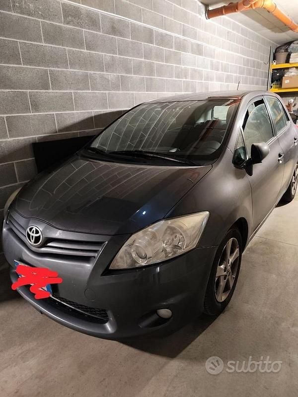 Usata Toyota Auris 90 CV (66 kW) 2010 Grigio Utilitaria