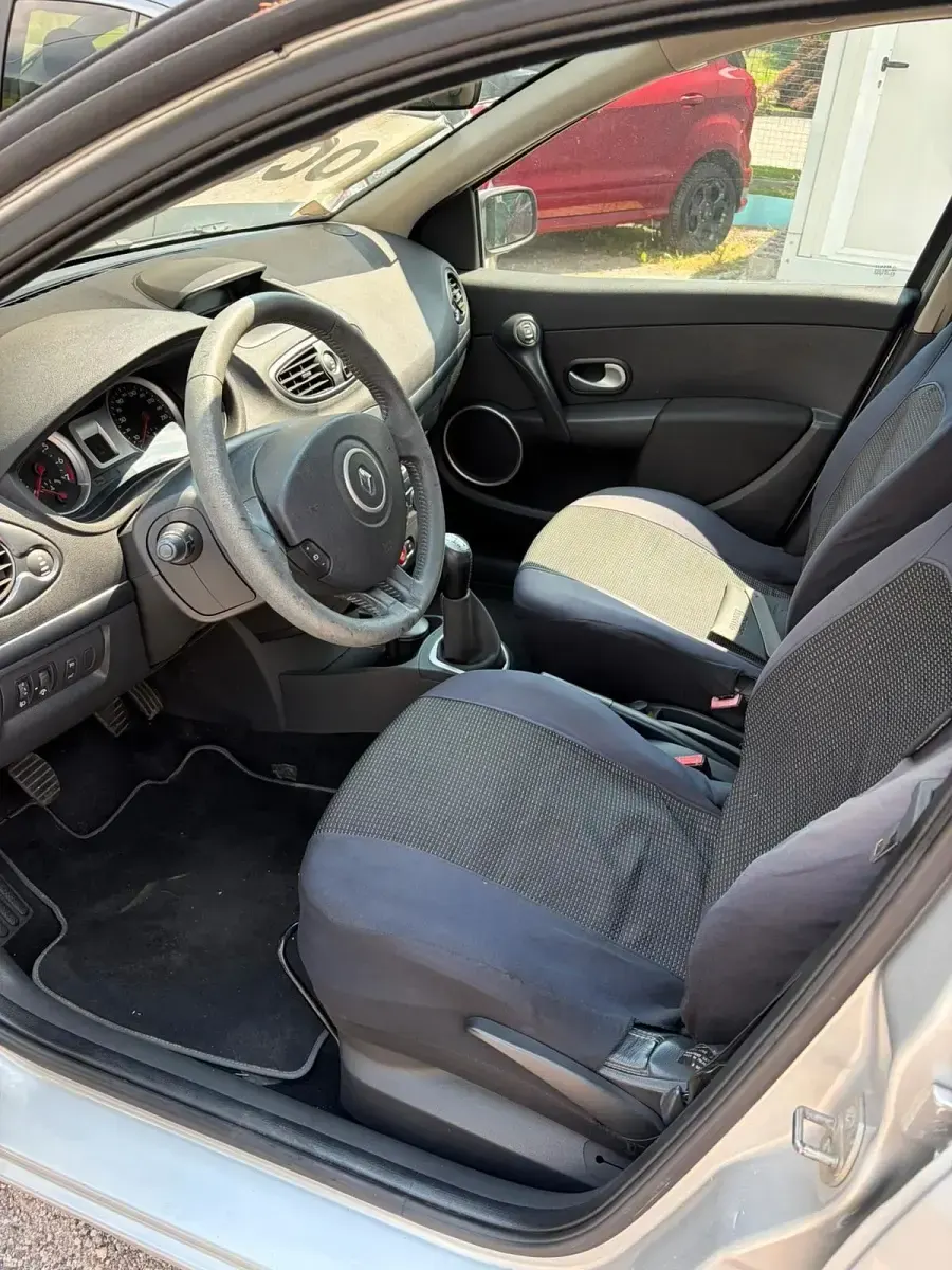 Usata Renault Clio II 75 CV (55 kW) 2007 Argento Berlina