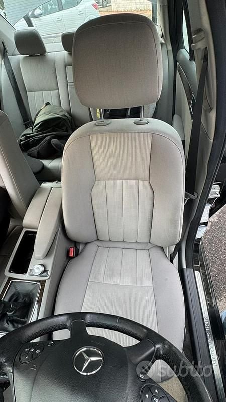 Usata Mercedes C180 Elegance 143 CV (105 kW) 2008 Nero Berlina