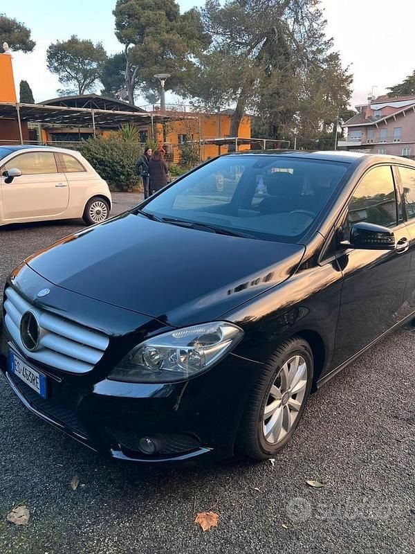 Usata Mercedes B180 Executive 109 CV (80 kW) 2013 Nero Utilitaria