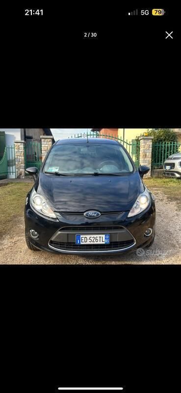 Usata Ford Fiesta 82 CV (60 kW) 2010 Nero Utilitaria