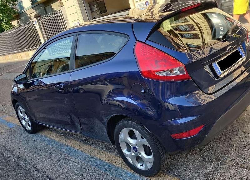 Usata Ford Fiesta Business Edition 97 CV (71 kW) 2012 Berlina