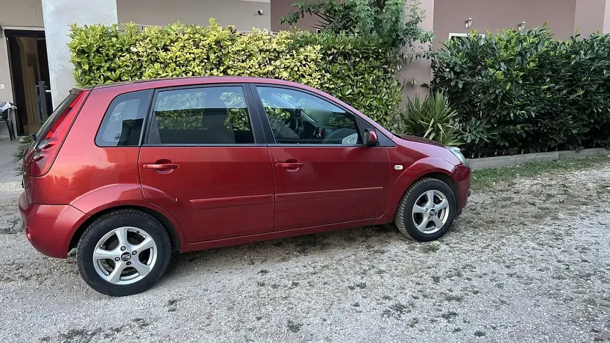 Usata Ford Fiesta Ambiente 68 CV (50 kW) 2007 Utilitaria