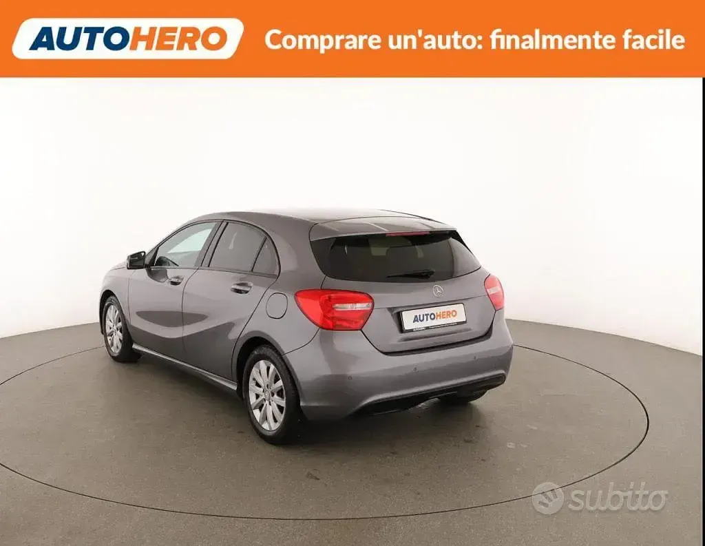 Usata Mercedes A160 Executive 90 CV (66 kW) 2015 Grigio scuro Utilitaria