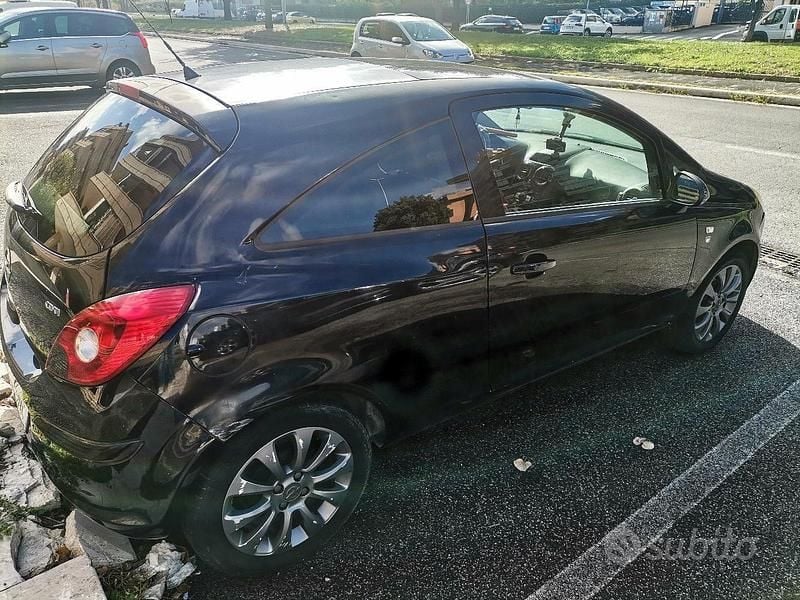 Usata Opel Corsa 75 CV (55 kW) 2010 Utilitaria