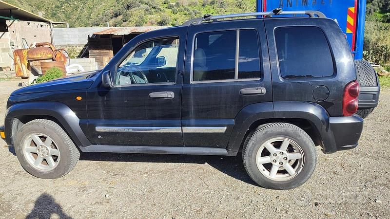 Usata Jeep Cherokee 2005 Nero SUV