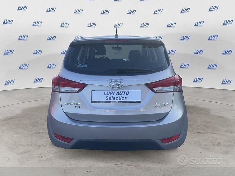 Begagnad Hyundai i20 124 HK (91 kW) 2019 Brun Minibuss