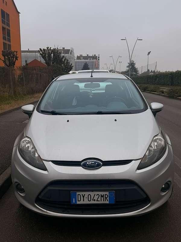 Usata Ford Fiesta 68 CV (50 kW) 2008 Argento Utilitaria
