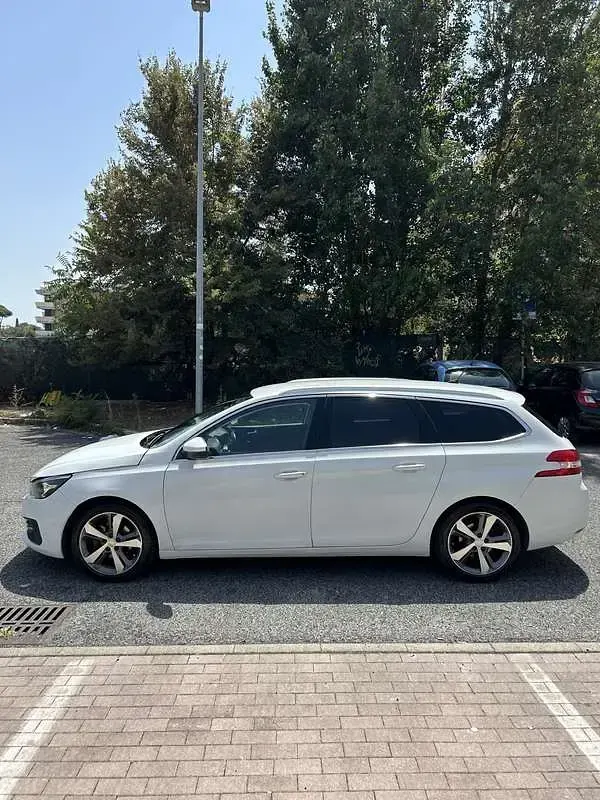 Usata Peugeot 308 SW Allure 120 CV (88 kW) 2018 Bianco Station wagon