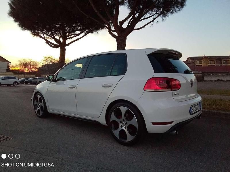 Bianco Usata 2010 VW Golf VI GTI Tre volumi | 12.490 € (Cara) - Immagine 1/4