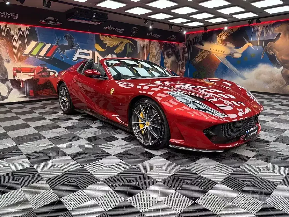Usata Ferrari 812 795 CV (584 kW) 2021 Rosso Cabrio