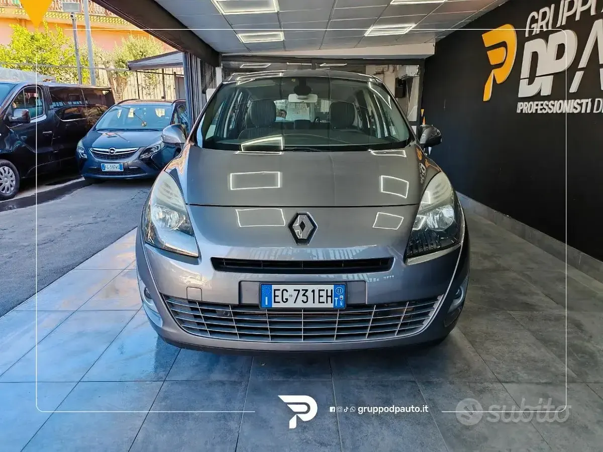 Usata Renault Scénic Luxe 131 CV (96 kW) 2011 Grigio Monovolume