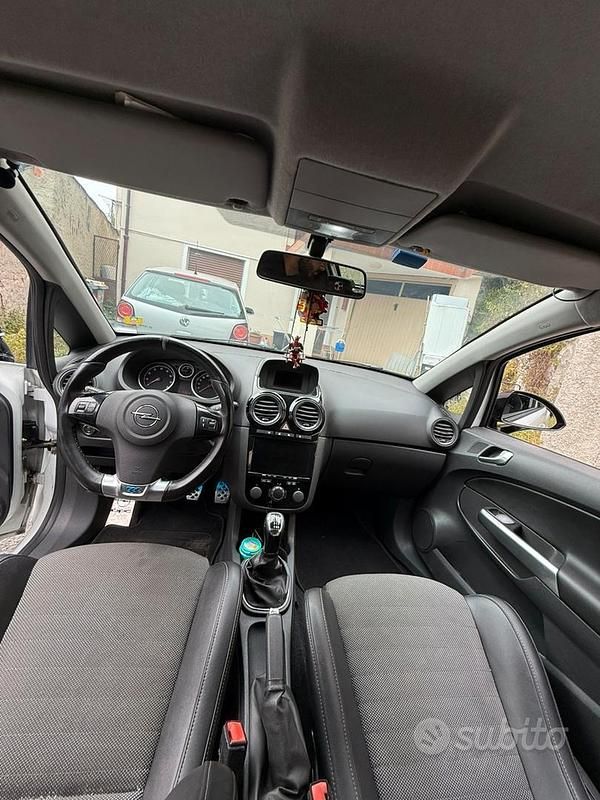 Usata Opel Corsa OPC 500 CV (367 kW) 2010 Bianco Coupé