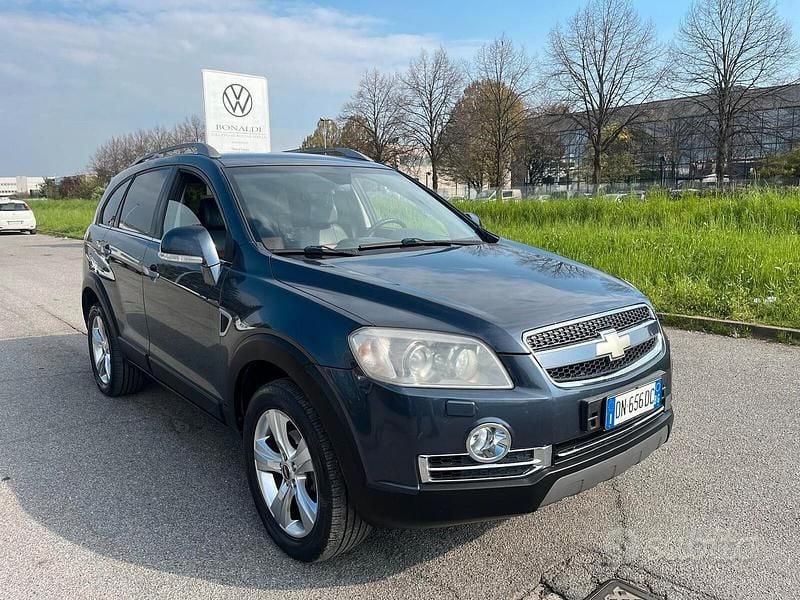 Usata Chevrolet Captiva LT 150 CV (110 kW) 2008 Grigio SUV