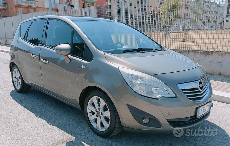 Usata Opel Meriva Cosmo 75 CV (55 kW) 2011 Grigio Monovolume