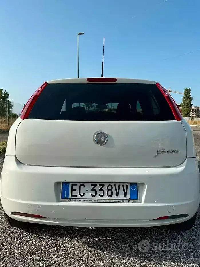 Usata Fiat Grande Punto 77 CV (56 kW) 2010 Bianco Utilitaria