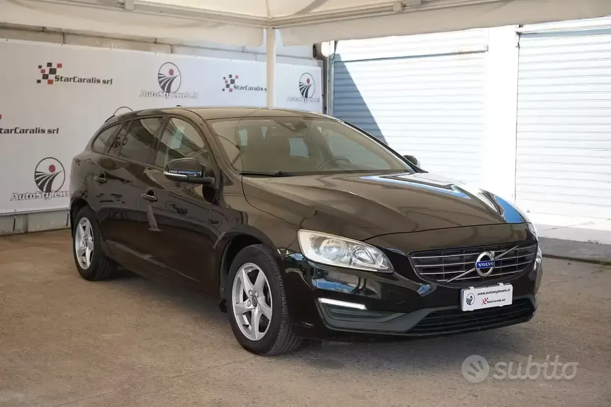 Usata Volvo V60 Kinetic 115 CV (84 kW) 2015 Nero Station wagon